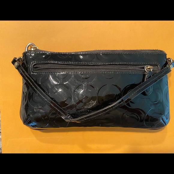 Clutch Peyton Op Art Embossed Gogo Black Patent Leather Wristlet - Picture 7 of 7